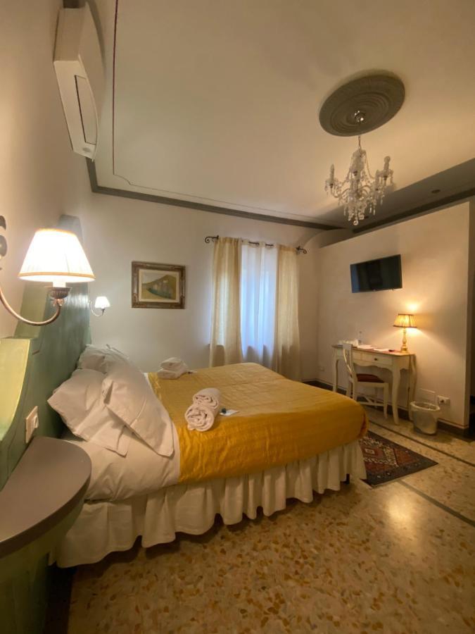 مونتيفاركي Palazzo Mari Suite & Rooms B&B المظهر الخارجي الصورة