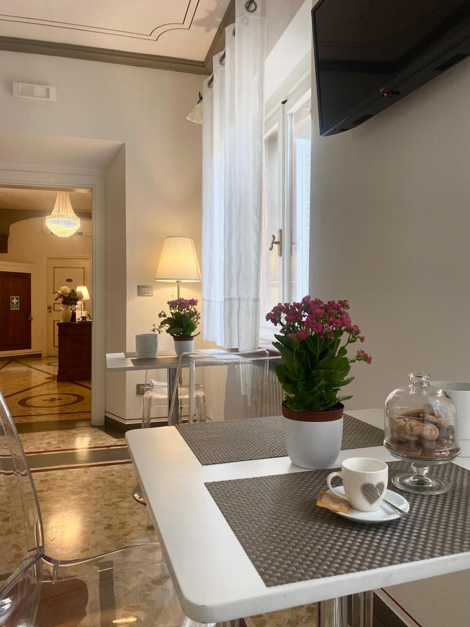 مونتيفاركي Palazzo Mari Suite & Rooms B&B المظهر الخارجي الصورة