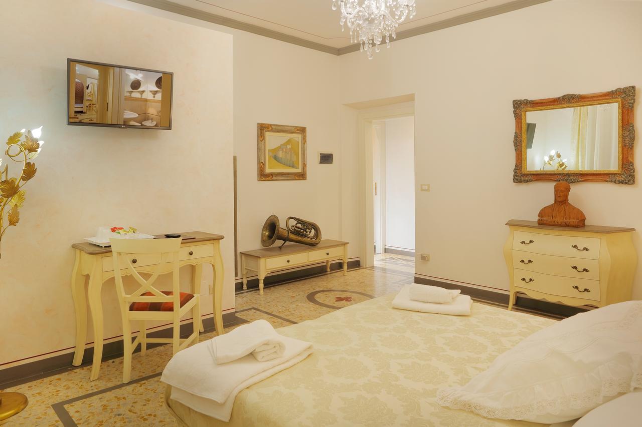 مونتيفاركي Palazzo Mari Suite & Rooms B&B المظهر الخارجي الصورة