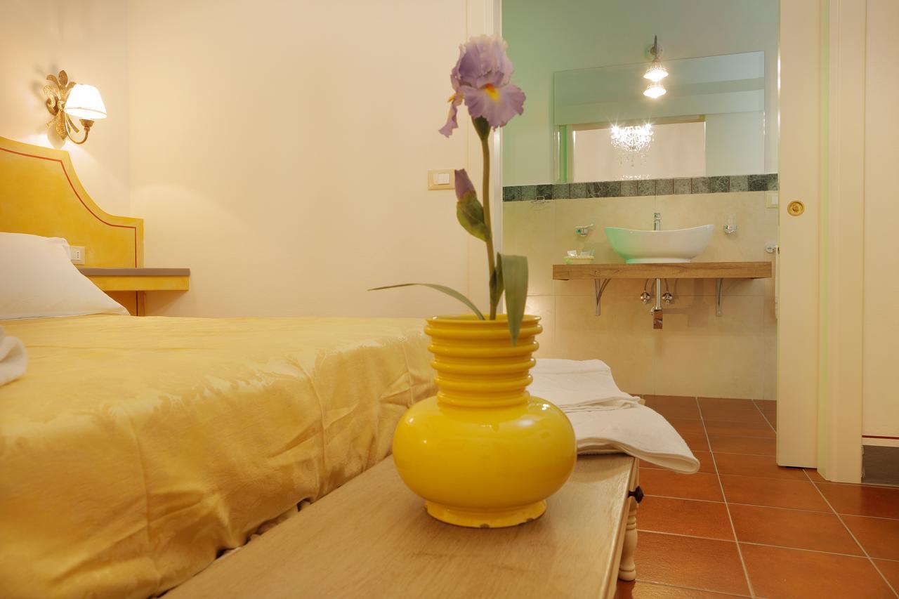 مونتيفاركي Palazzo Mari Suite & Rooms B&B المظهر الخارجي الصورة
